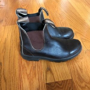 Brown blundstone boots!